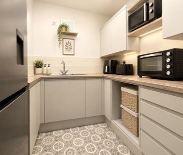1 bedroom retirement property to rent - Photo 3
