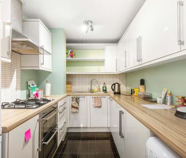 2 bedroom flat to rent - Photo 4