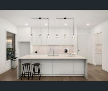 7 Oregon Drive, Donvale, Vic 3111 - Photo 1