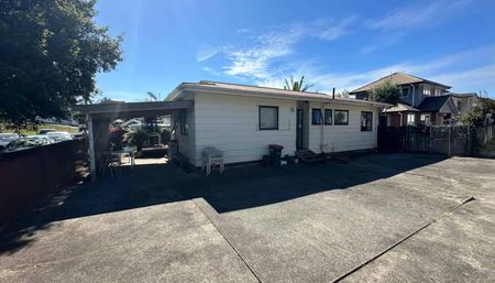 Spacious 3-Bedroom Home for Rent in Otahuhu, Auckland - Photo 4