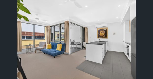 Cozy 2-bedroom townhouse in Emerald lakes (Carrara) - Photo 1