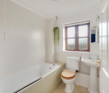 3 bedroom end of terrace house to rent - Photo 1