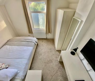 1 bedroom in a house share to rent - Photo 3