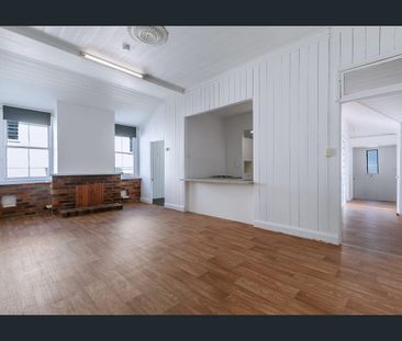 Freshly Renovated 3 Bedroom Unit with Cottage Charm - Photo 1