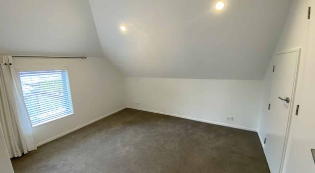 2 plus bedroom 2 level townhouse in wonderful area - Photo 1
