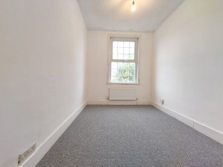 Three Bedroom Family Home to let in Chester Road, Watford, Hertfordshire - Photo 5