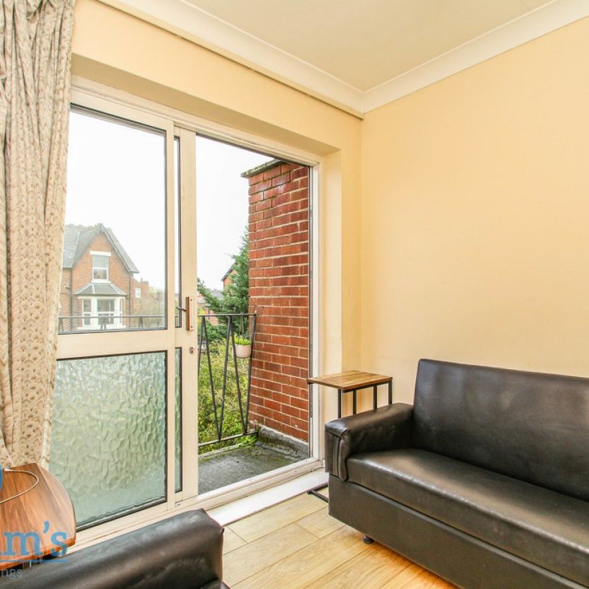 3 bed Flat for Rent - Photo 1