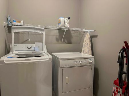 Family Living In Evanston – Steps From Schools, Parks & Shopping Double Garage - Photo 2