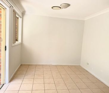 Beautiful 3-bedroom townhouse (New timber flooring in bedrooms and ... - Photo 4