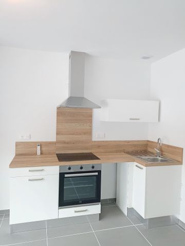 SUR BOLLENE T2 MEUBLE CLIM + TERRASSE + PARKING - Photo 4
