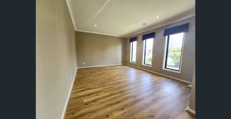 Freshly Renovated Large Family Home - Don't Miss This One!! - Photo 4