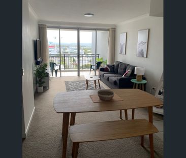 MANTRA RESIDENCES - SOUTHPORT CENTRAL 1 BEDROOM FURNISHED UNIT - Photo 1