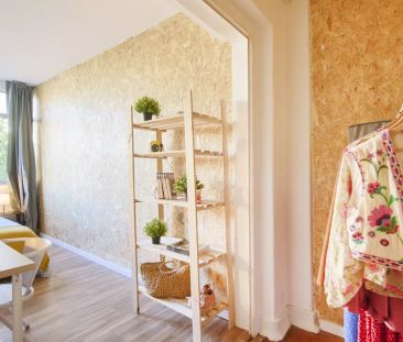 Room for rent in 8-bedroom apartment in Alvalade, Lisbon - Foto 3