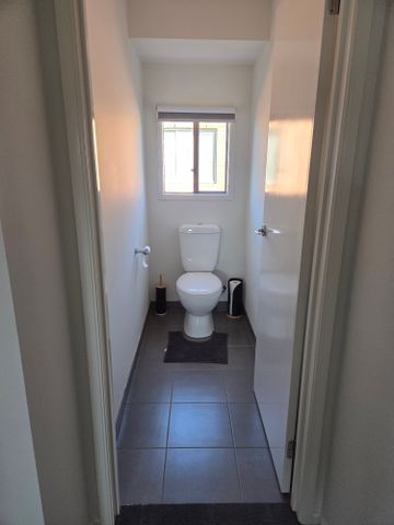 Cranbourne West - Photo 5