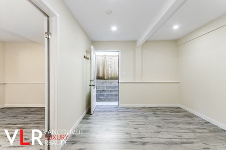 House in Coquitlam, BC - Photo 2