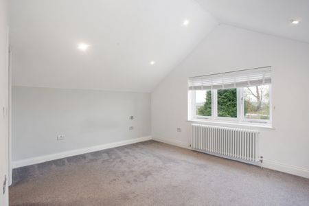 4 bedroom semi-detached house to rent - Photo 3