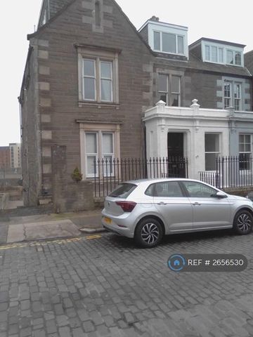 3 bedroom flat to rent - Photo 4