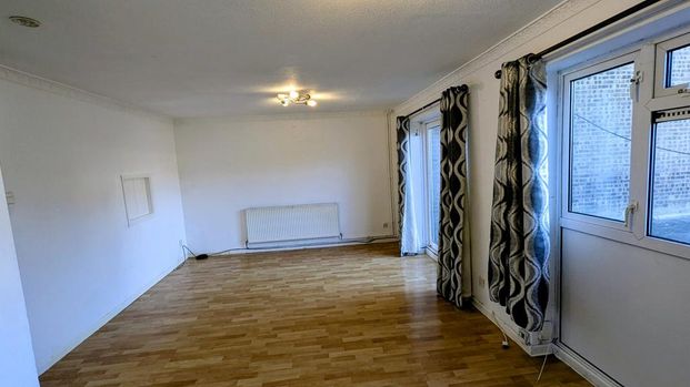 4 bedroom link detached house to rent - Photo 1