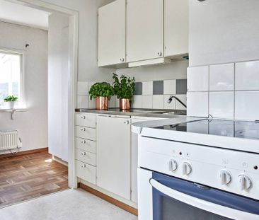 Linnarhultsvägen, Angered - Photo 2