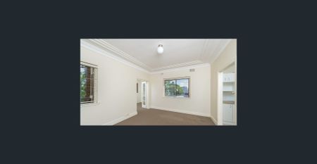 Spacious Unit - Inner City Fringe! - Photo 2