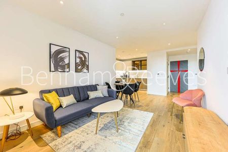 Samara Drive, Southall, UB1 - Photo 2