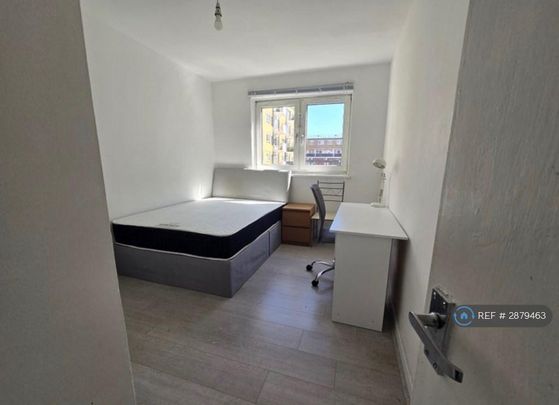 3 bedroom flat to rent - Photo 1
