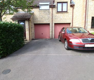 Hanstone Close, - Photo 1