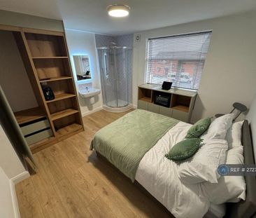 1 bedroom in a house share to rent - Photo 2