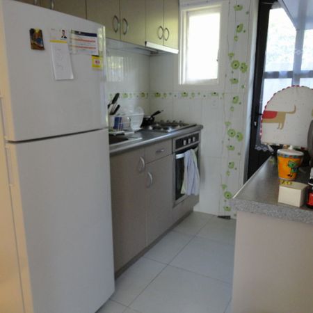 Single level brick and tile sunny unit - Photo 4