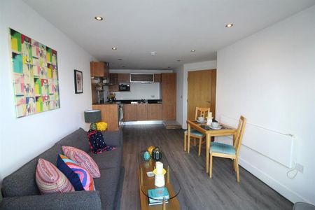 2 bedroom apartment to rent - Photo 3