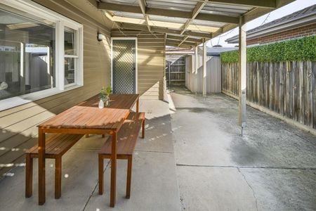 2 Selola Court, FAWKNER - Photo 2