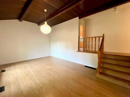 For Lease - 287 Kent Crescent, Burlington, Ontario - Photo 2