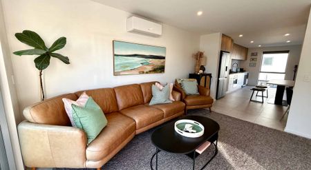 Beautifully Presented Fully Furnished Spacious Inner City Apartment! - Photo 4