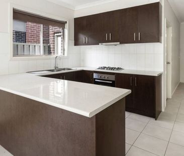 Low Maintenance Living in a Quiet Court Setting - Photo 2