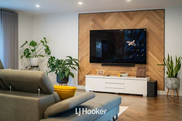 Fully Renovated Gem in Endeavour Hills! - Photo 1