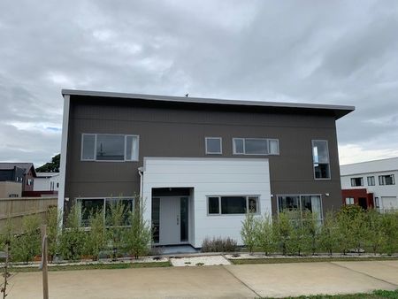 Located in north Hamilton at the new Ridgedale subdivision is this highly desirable home. - Photo 4