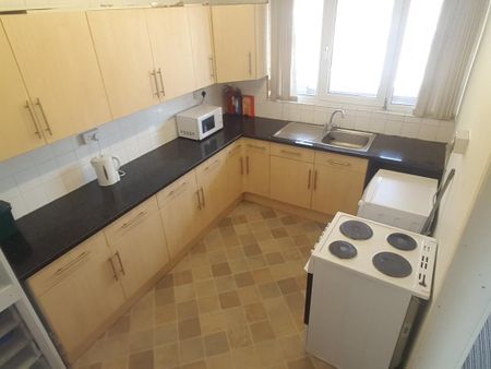2 bedroom flat to rent - Photo 4