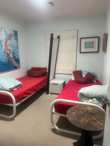 Port Melbourne - Photo 3