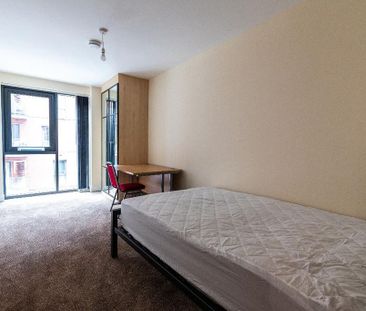 3 bedroom flat to rent - Photo 1