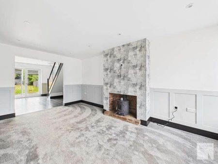 Surrey Avenue :: Marsland Green, WN7 - Photo 2