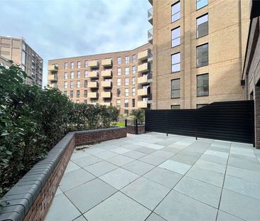 A recently built three bedroom maisonette to rent at Huntley Wharf ... - Photo 6