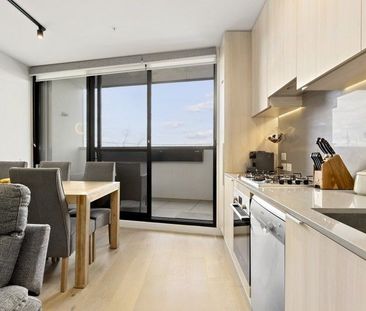 Modern, Spacious & Light Filled Apartment! - Photo 1