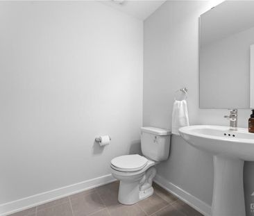 For Lease - 808 Mishi Private, Manor Park - Cardinal Glen and Area,... - Photo 1