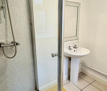 Fantastic 5 bedroom student property with 3 modern bathrooms - Photo 5