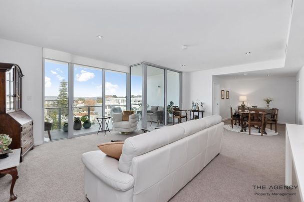 Stylish 2-Bedroom Apartment in Claremont Quarter with Stunning River Views - Photo 1