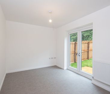 4 bedroom Detached House to rent - Photo 2