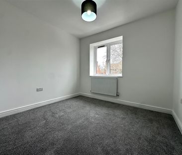 Gammons Lane, Watford - Photo 2