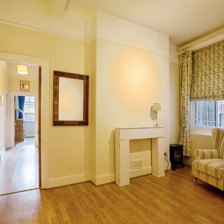 2 Bed Flat, Prince Of Wales Drive, SW11 - Photo 1