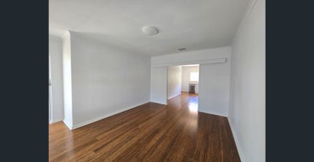 DELIGHTFUL 2 BEDROOM UNIT IN SEASIDE LOCATION! - Photo 3