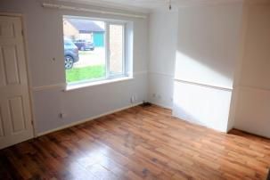 3 Bedroom Semi-Detached House For Rent - Photo 2